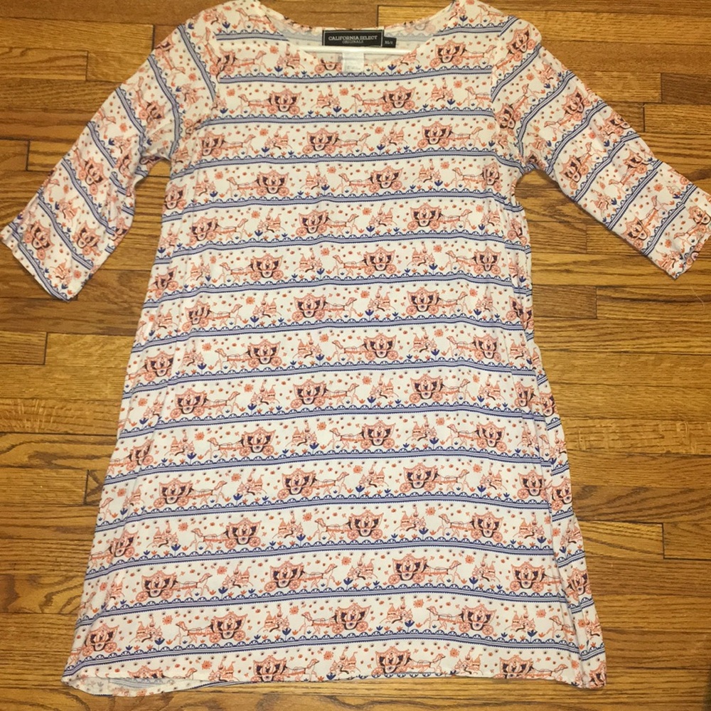 Smart i na Apparel carousel pattern shift dress